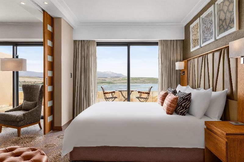 Suite, King Bed, Lagoon View, Sofa