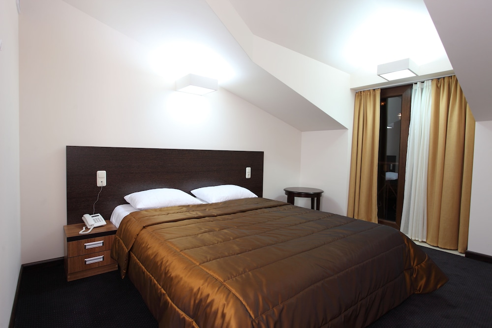 Cascade Hotel 19/46
