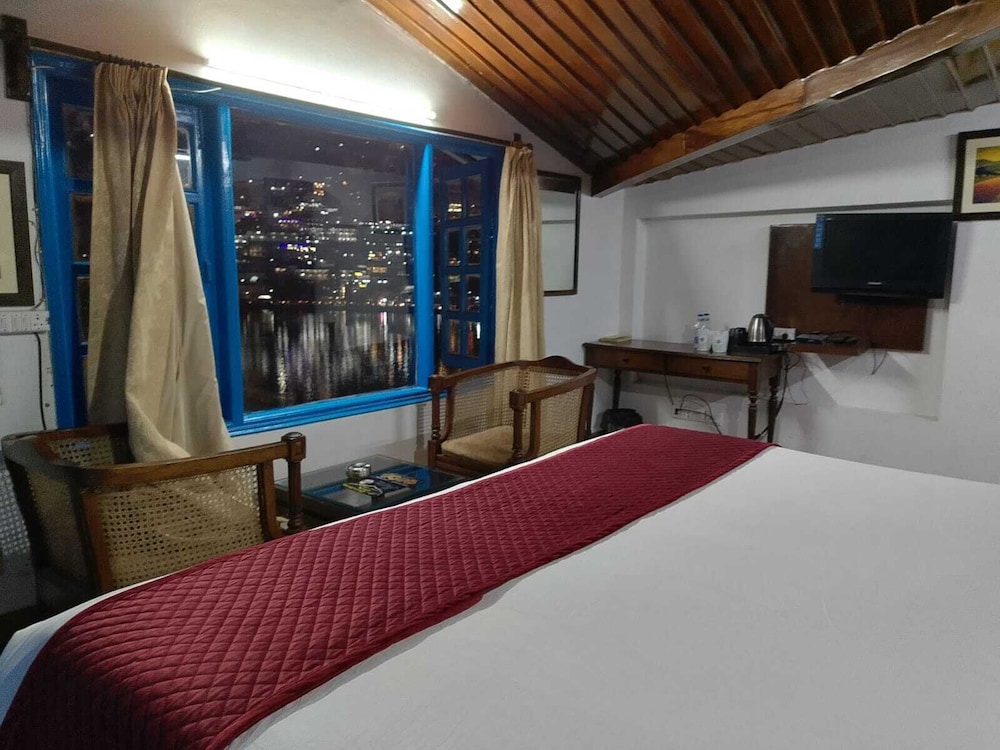 غرفة عائلية بسريرين مزدوجين، Manu Maharani Regency 8/10
