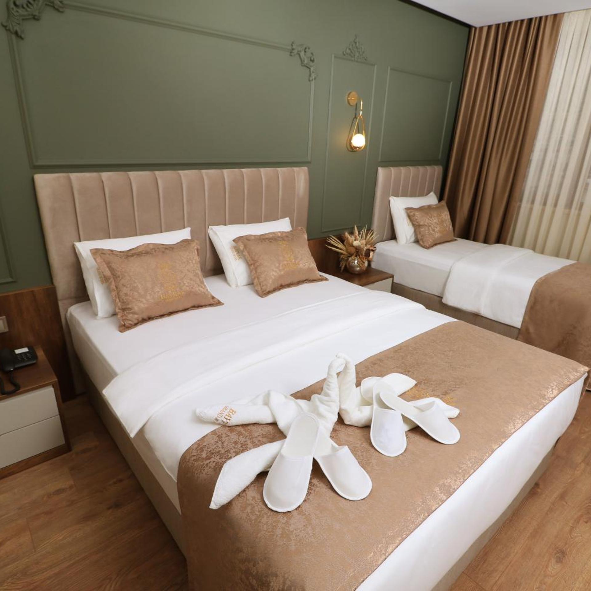 Deluxe, Triple, Bayrak Grand Hotel 2/6