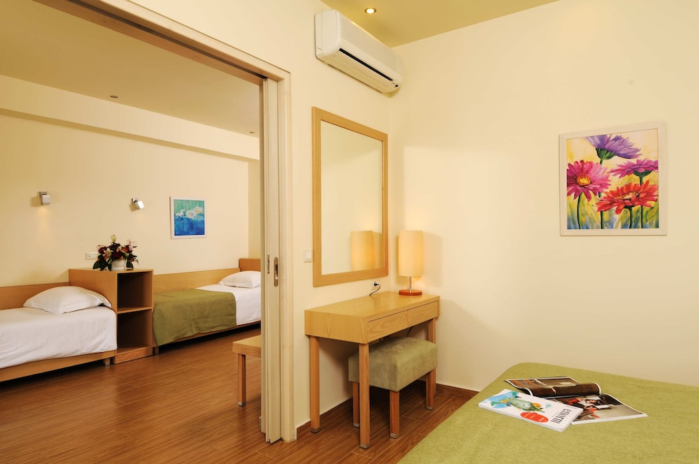 Akrotiri Beach - Adults Only 21/68