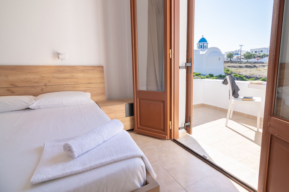 ROOM, TRIPLE, 1 DOUBLE AND 1 SINGLE BED