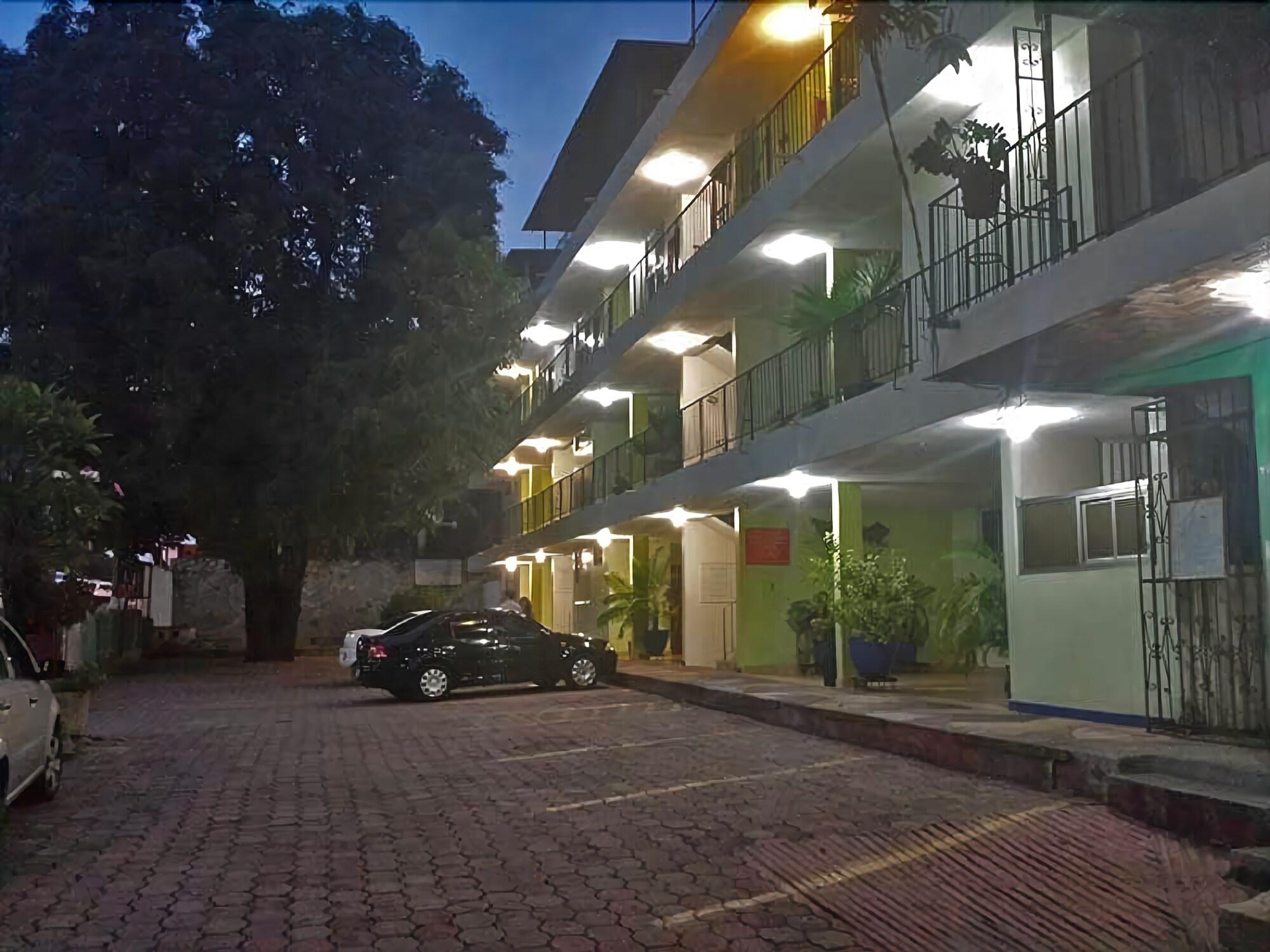 Hotel Avenida 12/17