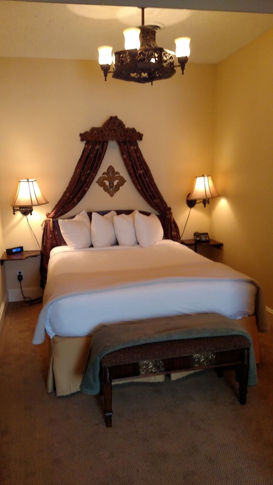 The Old English Inn 11/57