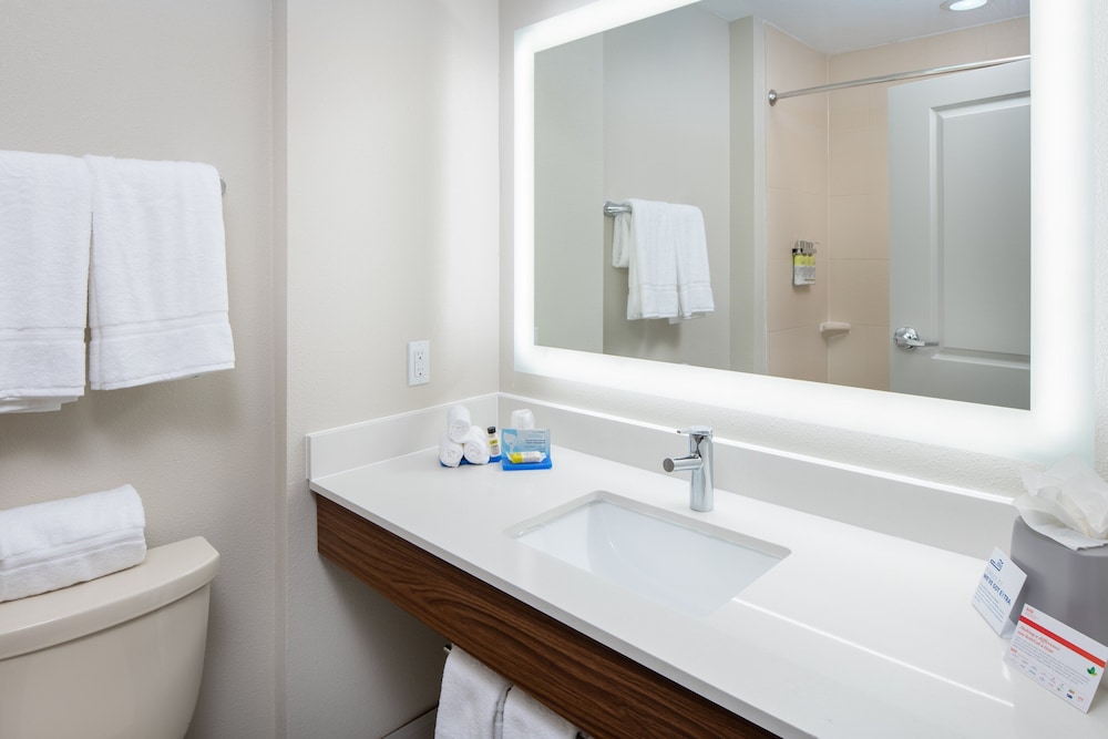 Holiday Inn Express Hotel Suites Dallas South Desoto 17/72