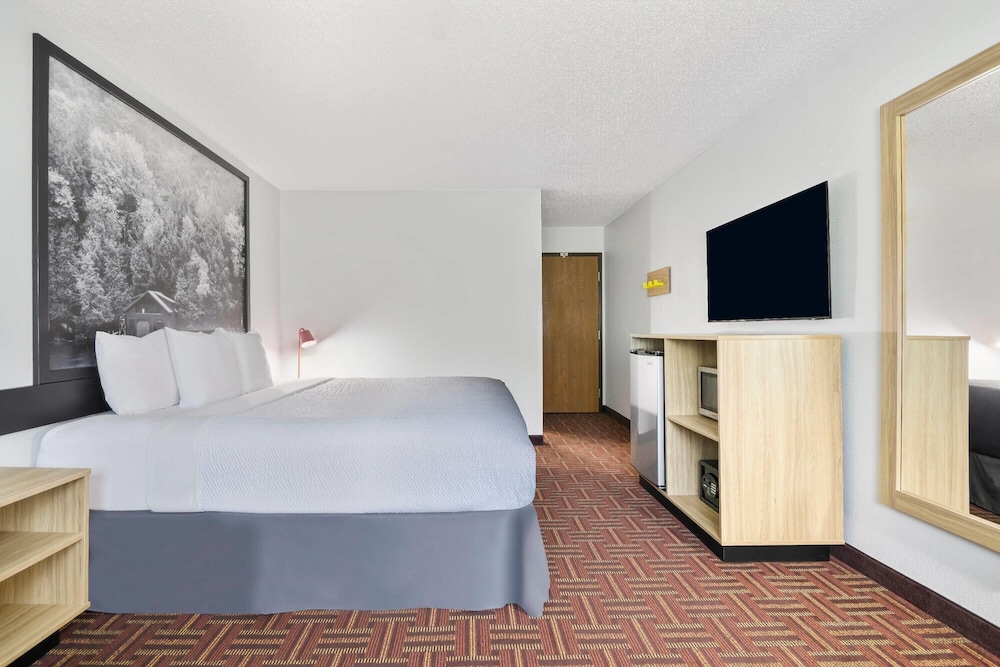 Super 8 By Wyndham Eveleth 9/49