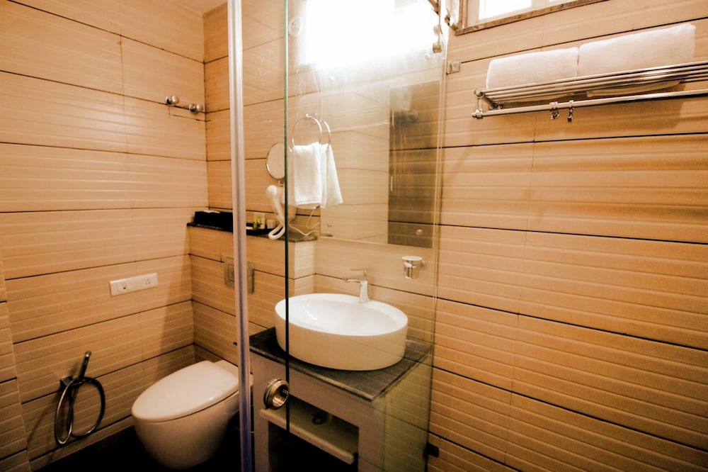 Pinnacle by Click Hotels, Lucknow 24/63
