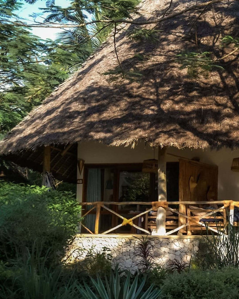 Marafiki Bungalows 6/69