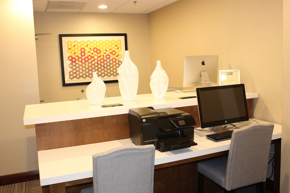 Holiday Inn Express Suites Mobile West I 10 34/40