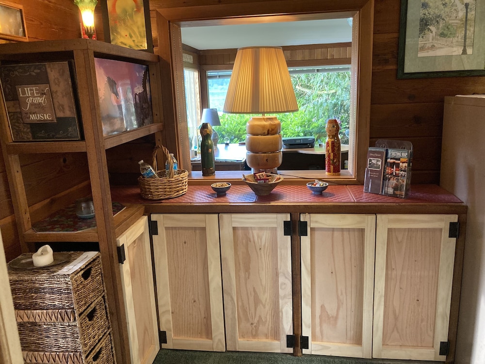Cottage Lake Bed And Breakfast 3/50