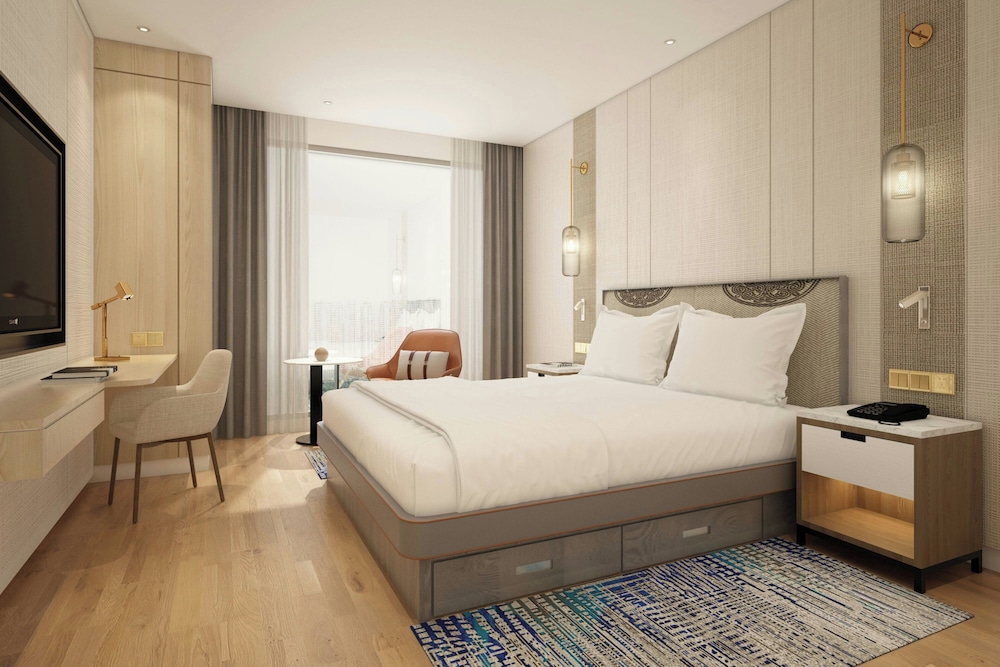 STUDIO, KING BED, PARK VIEW