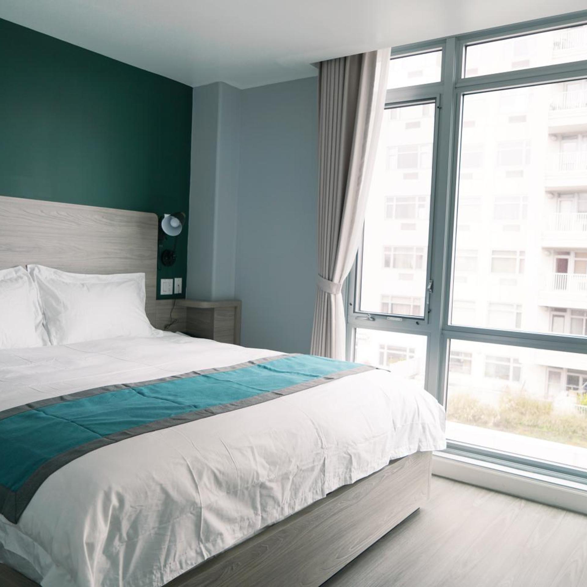 Suite, City View
