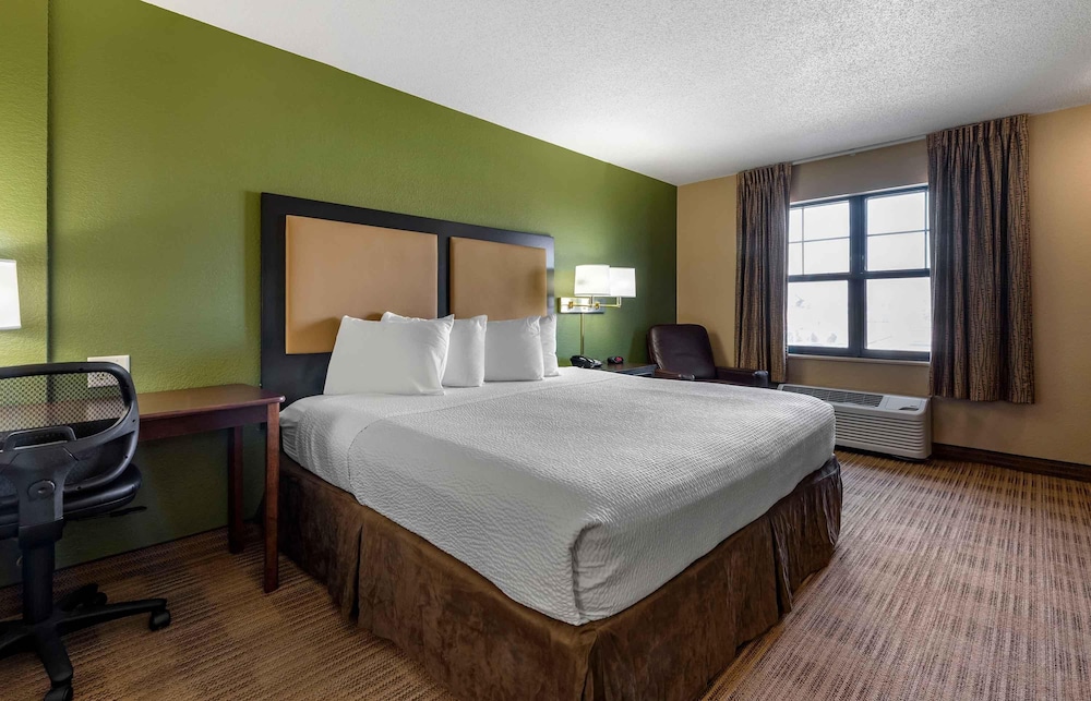 STUDIO, KING BED