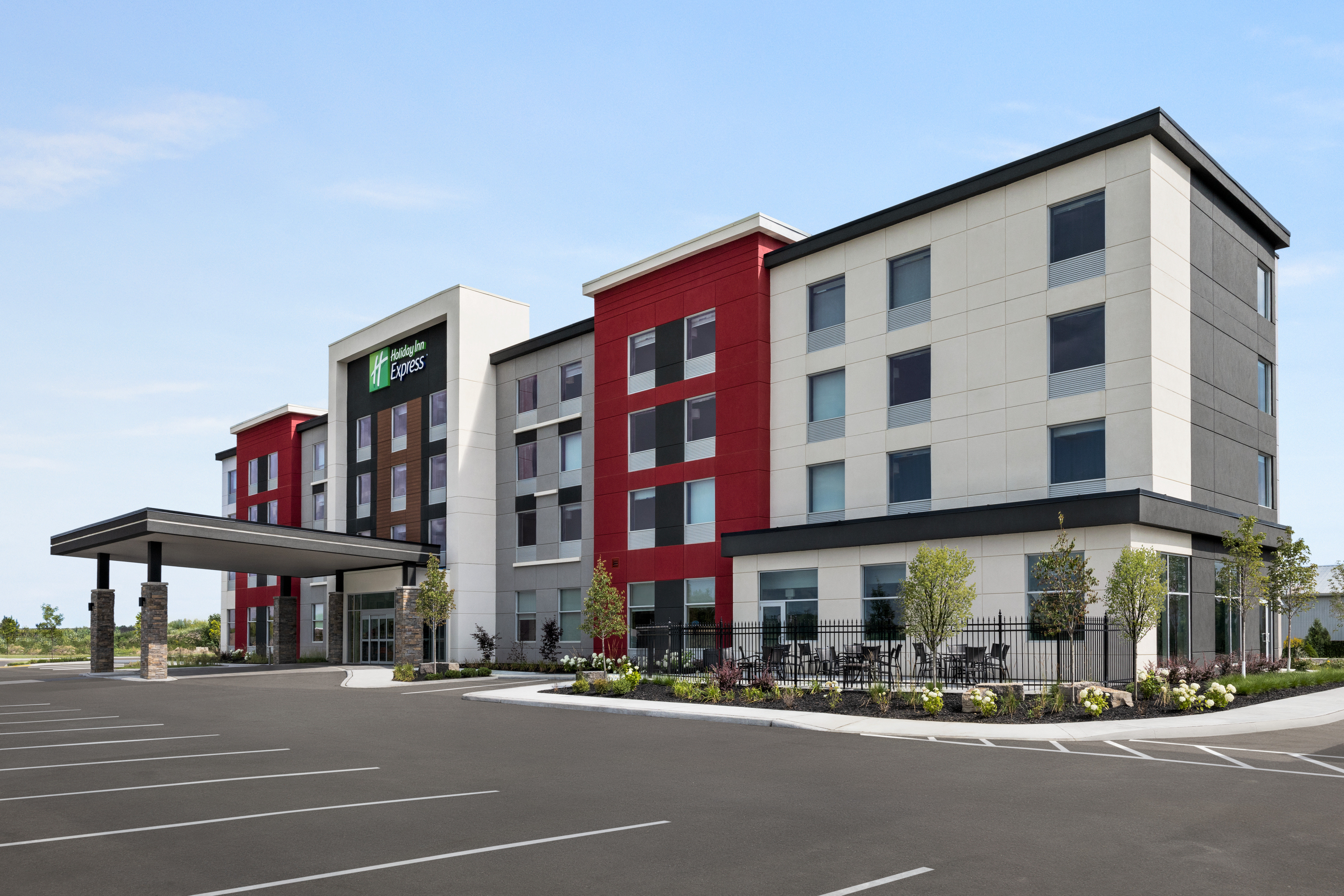 Holiday Inn Express STRATHROY 53/64