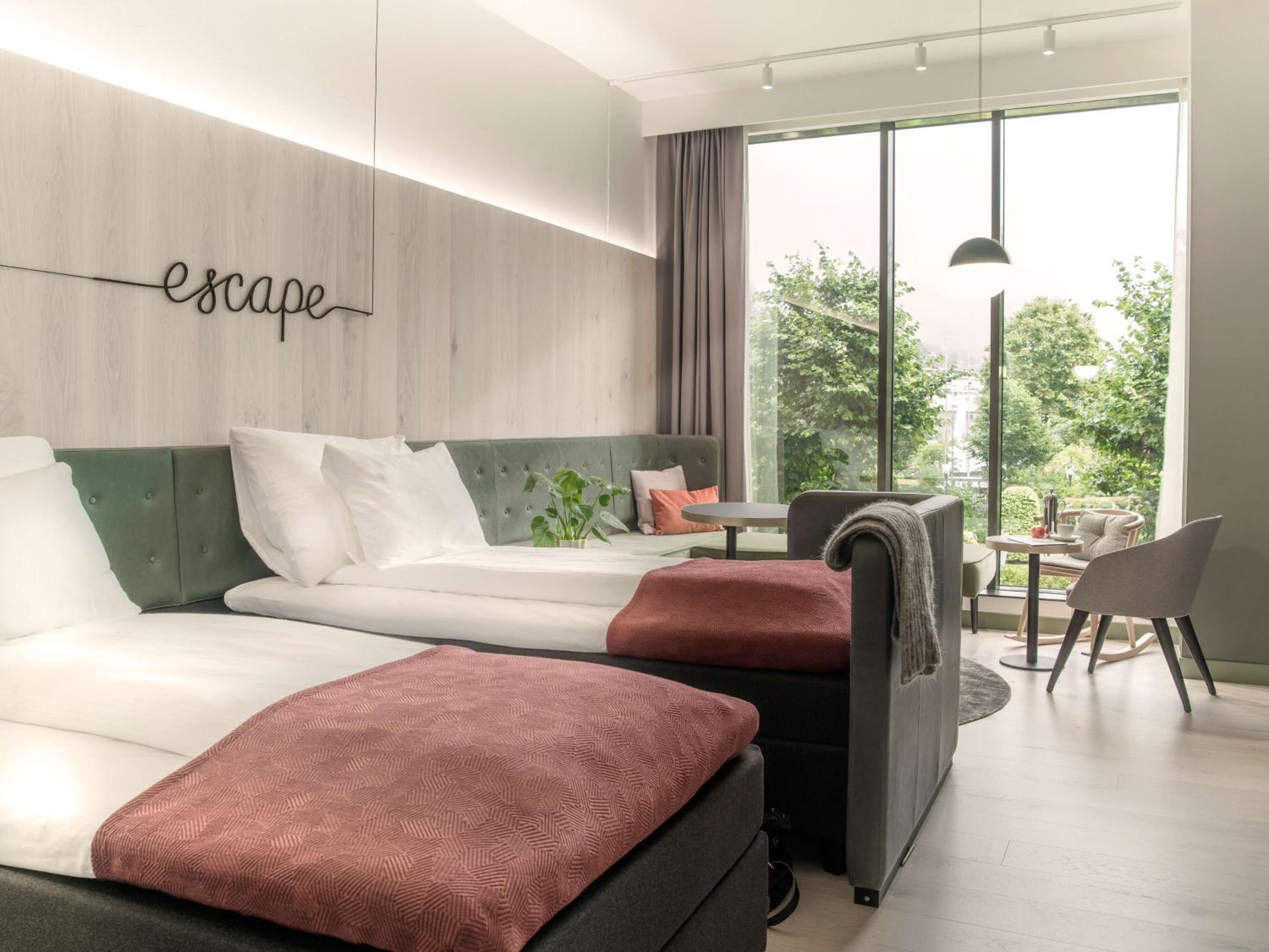 Deluxe, Twin Beds, Park View