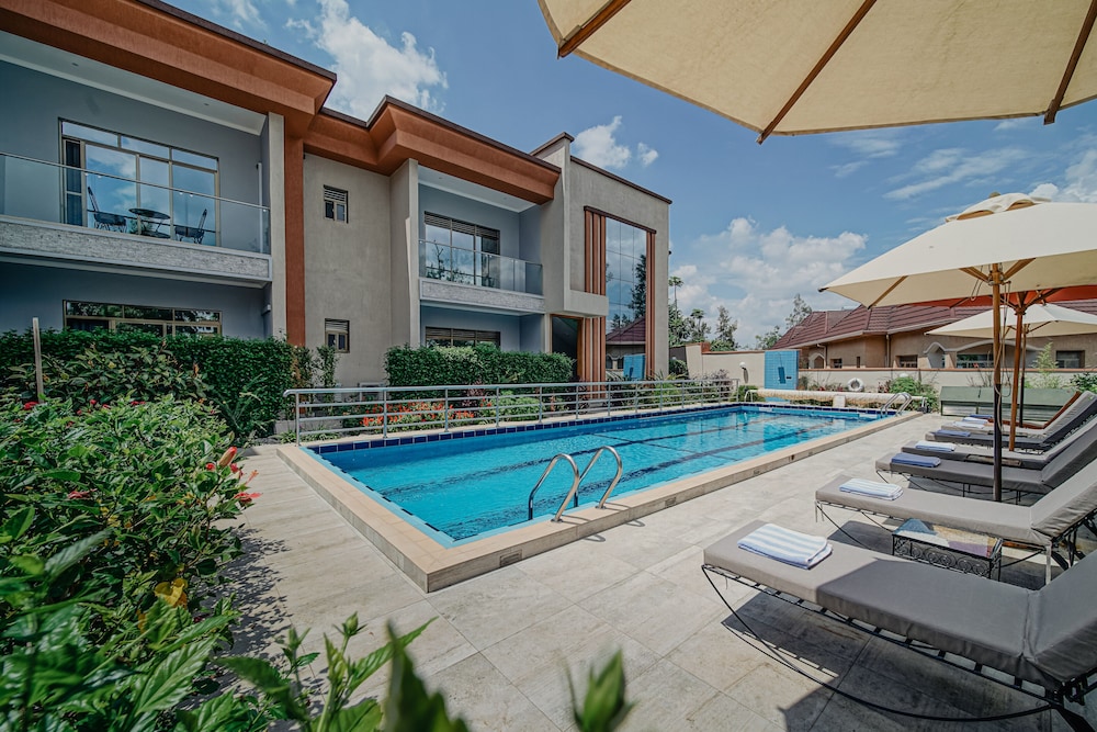 Heaven Restaurant and Boutique Hotel 46/50