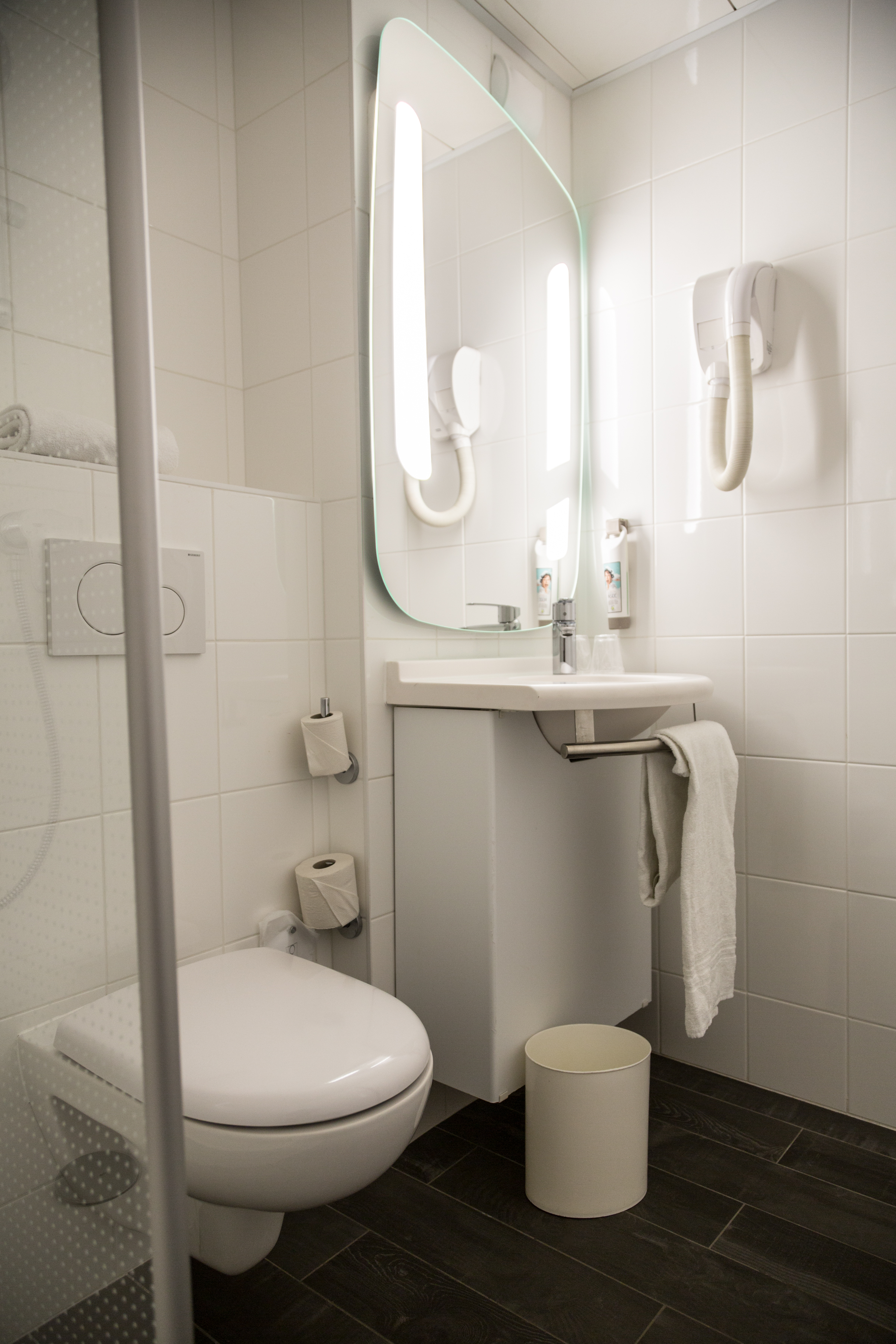 Standard, 1 Double and 1 Single Bed, ibis Paris Grands Boulevards Opera 9th Hotel 4/4