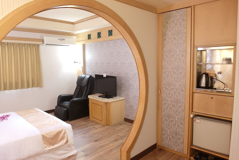 I Live Hotel 6/63