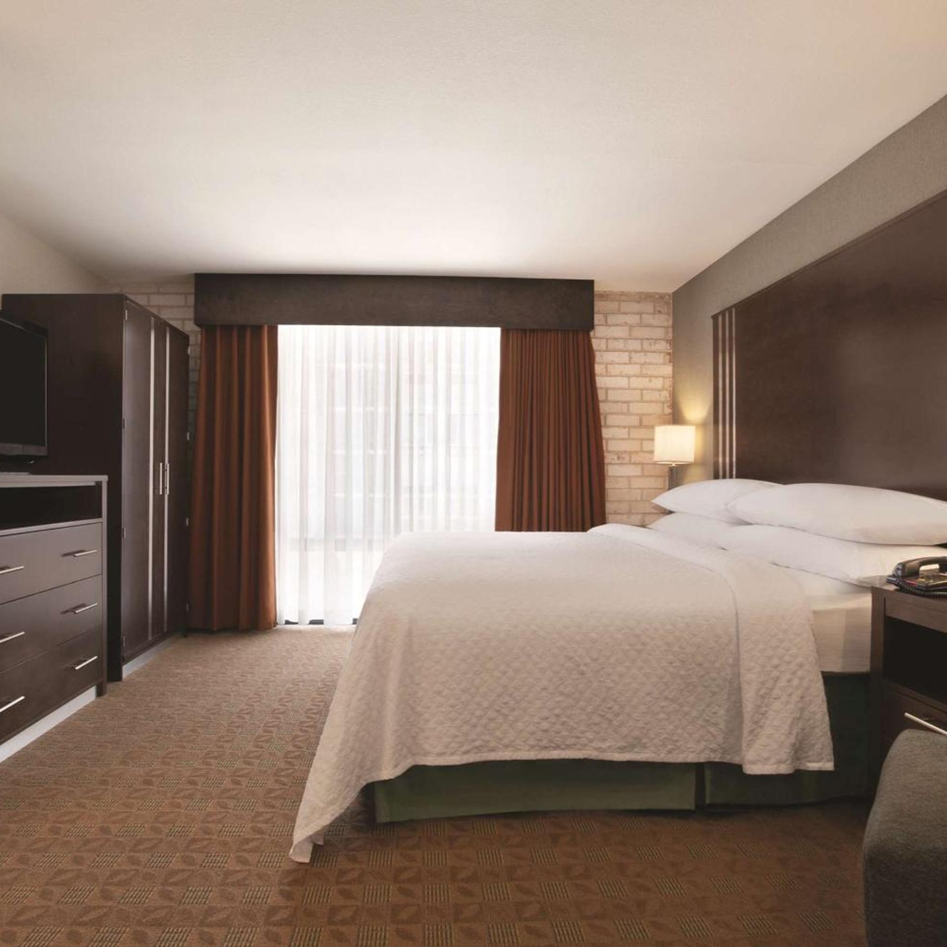 2 ROOMS, SUITE, KING BED