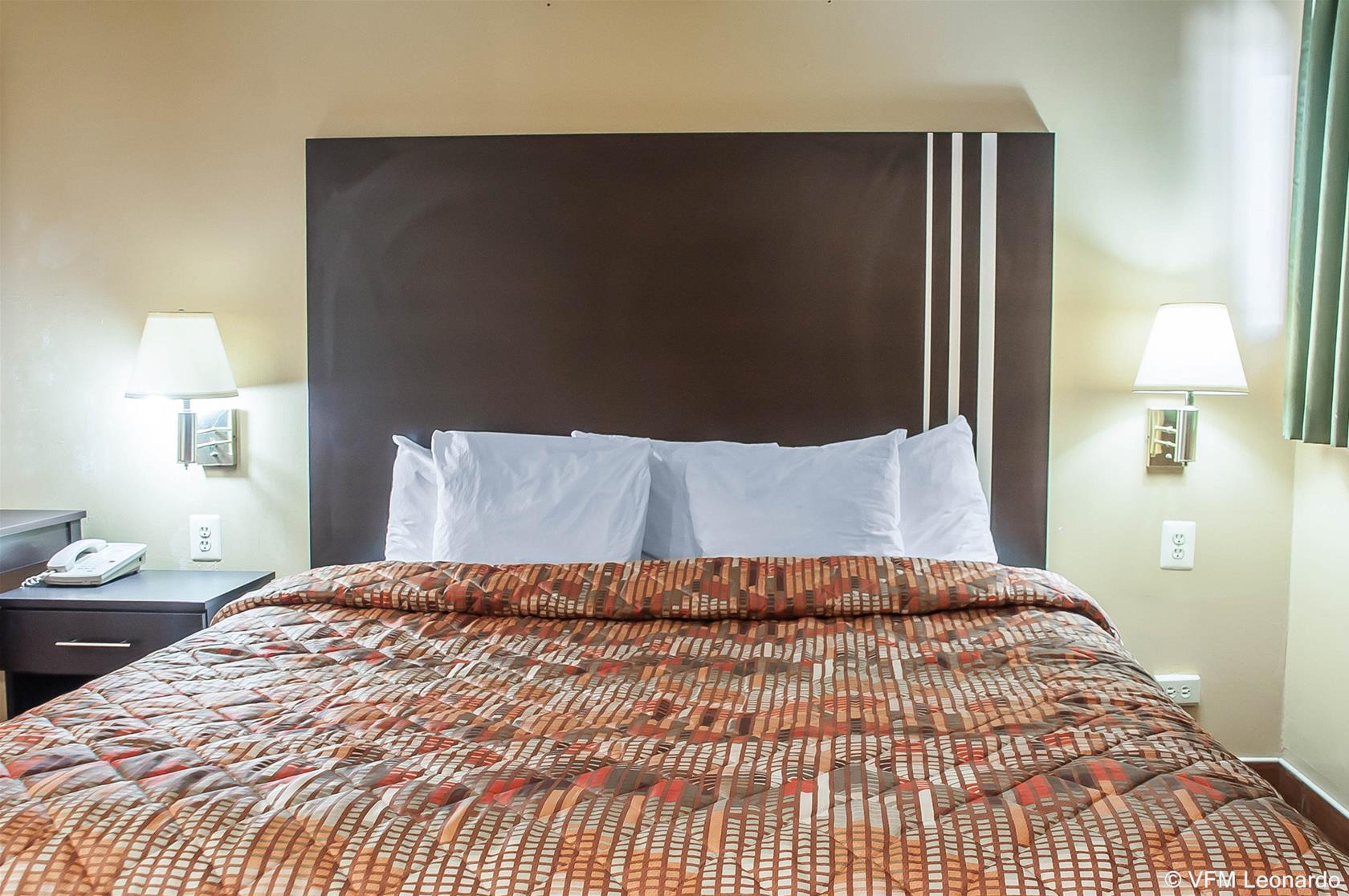 Rodeway Inn Suites Amherst 18/25