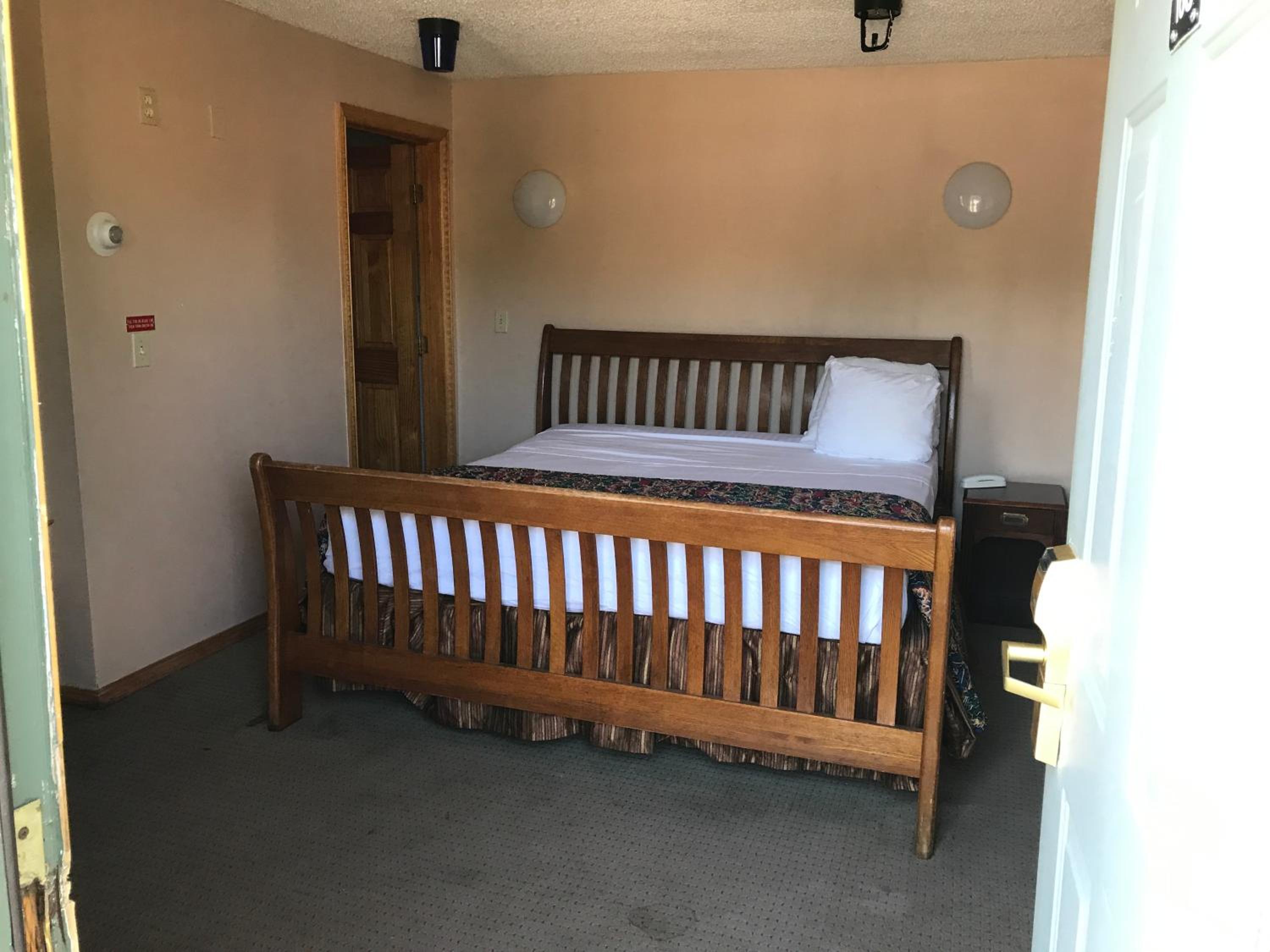 Capri Motel 9/50