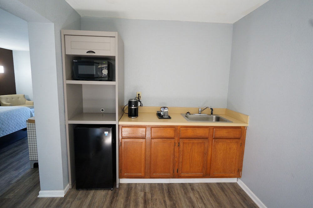 Columbus Inn and Suites 5/28