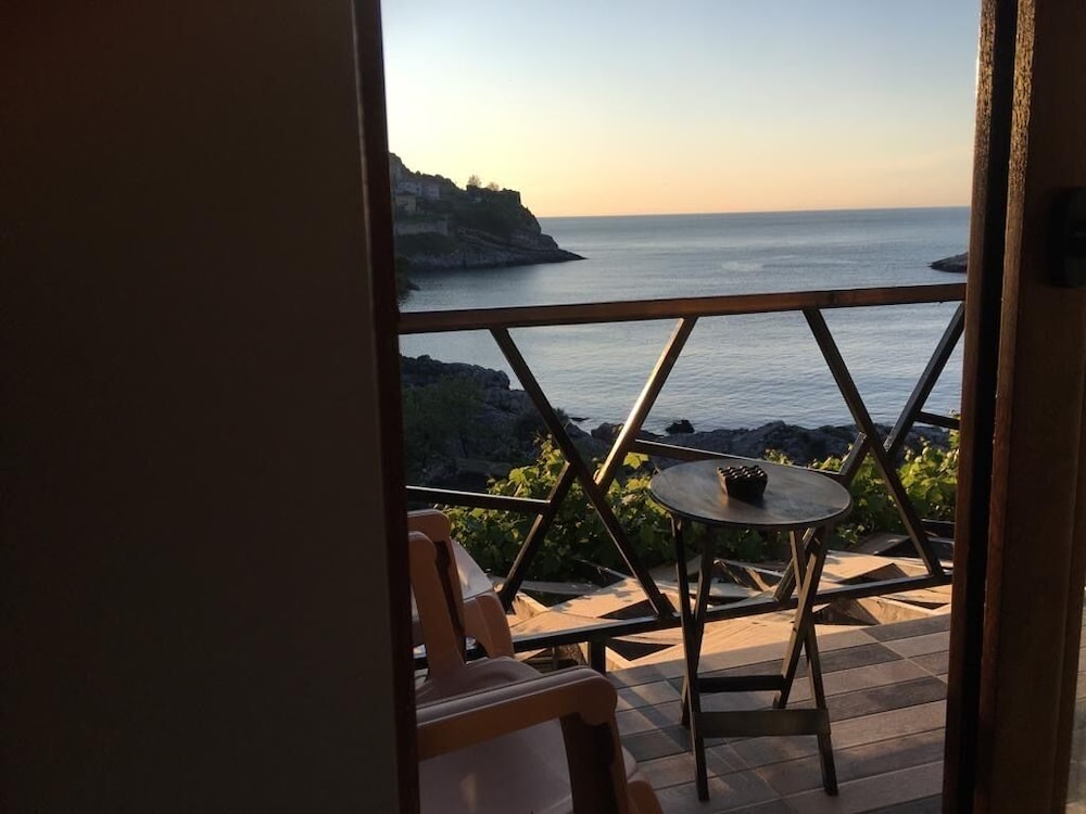 Frau Guler Boutique Hotel 45/50