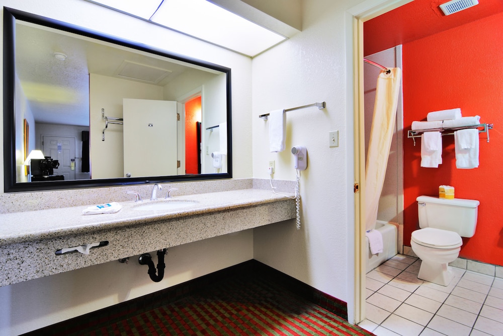 Motel6 Lordsburg, NM 56/58