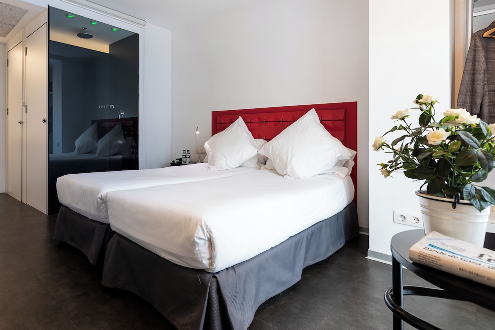 ROOM, SINGLE, DOUBLE BED