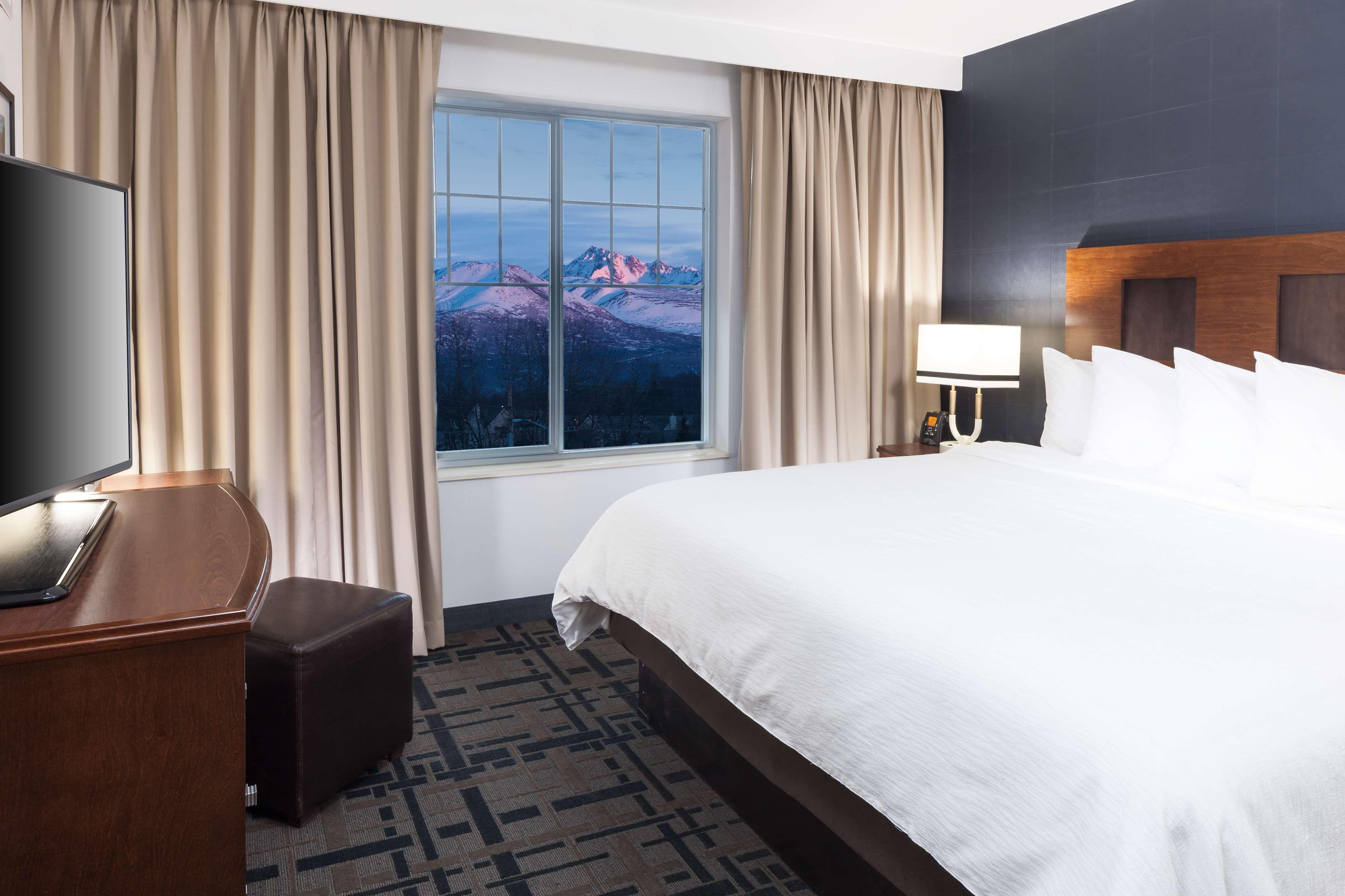 1 BEDROOM, SUITE, KING BED, MOUNTAIN VIEW