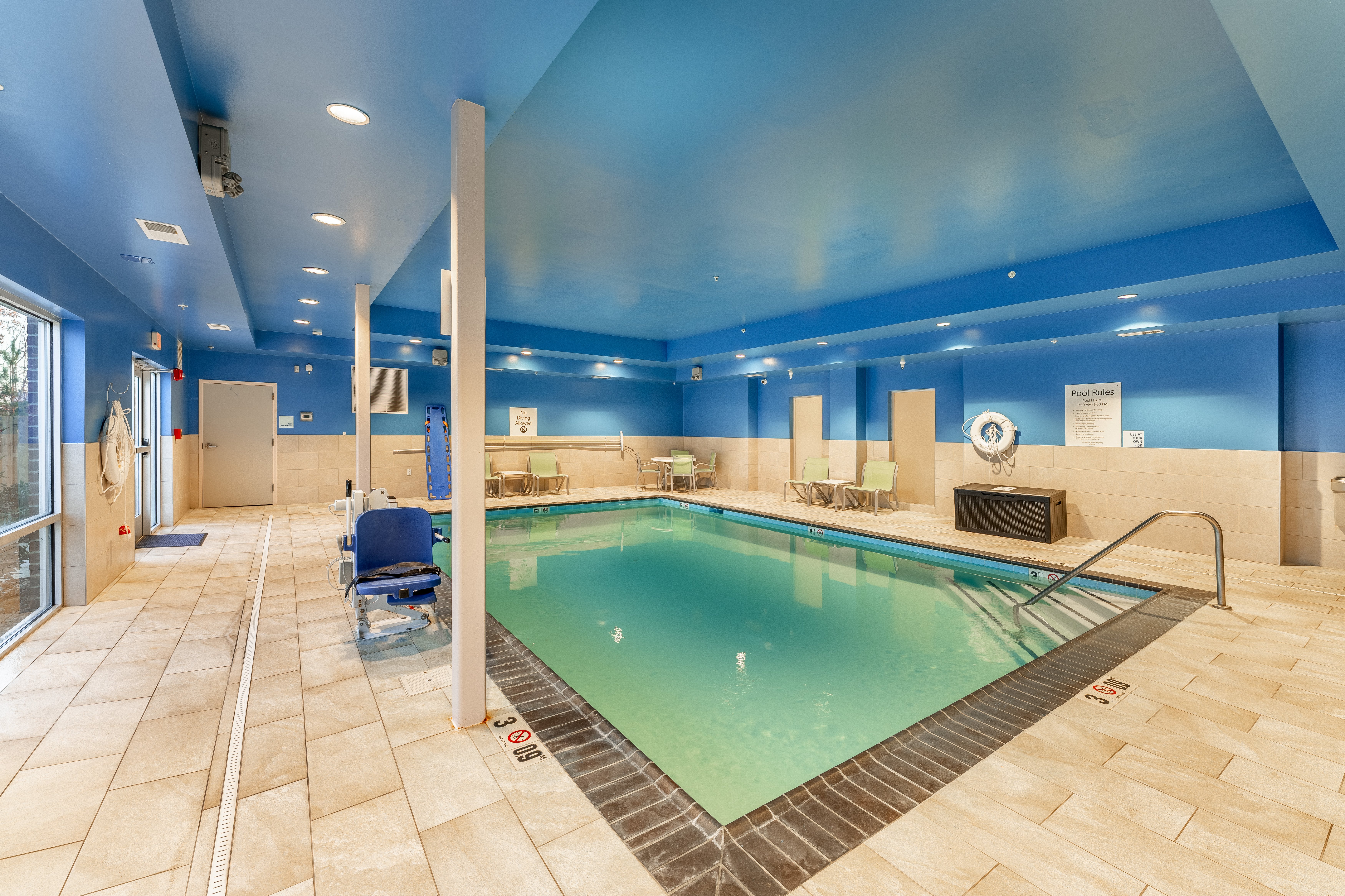 Holiday Inn Express Suites Nashville North Springfield 39/77