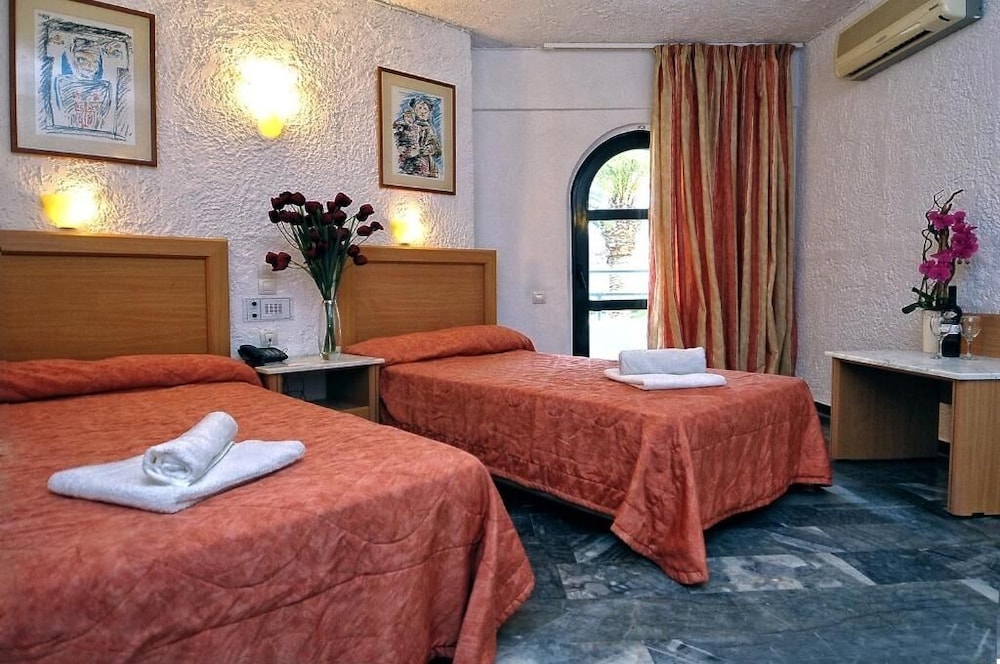 Karteros Hotel 11/49