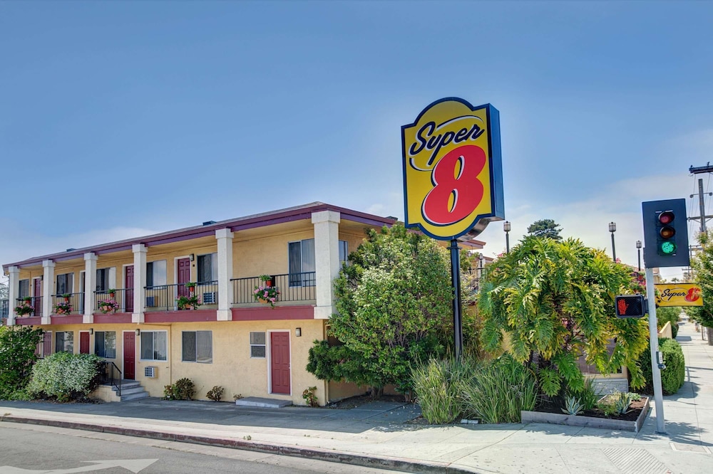 Super 8 by Wyndham Santa Cruz Beach 3/31