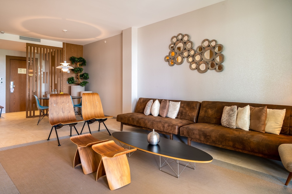 The Oasis by Don Carlos Resort 33/41