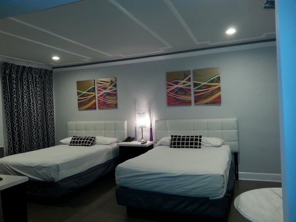 ROOM, 2 DOUBLE BEDS