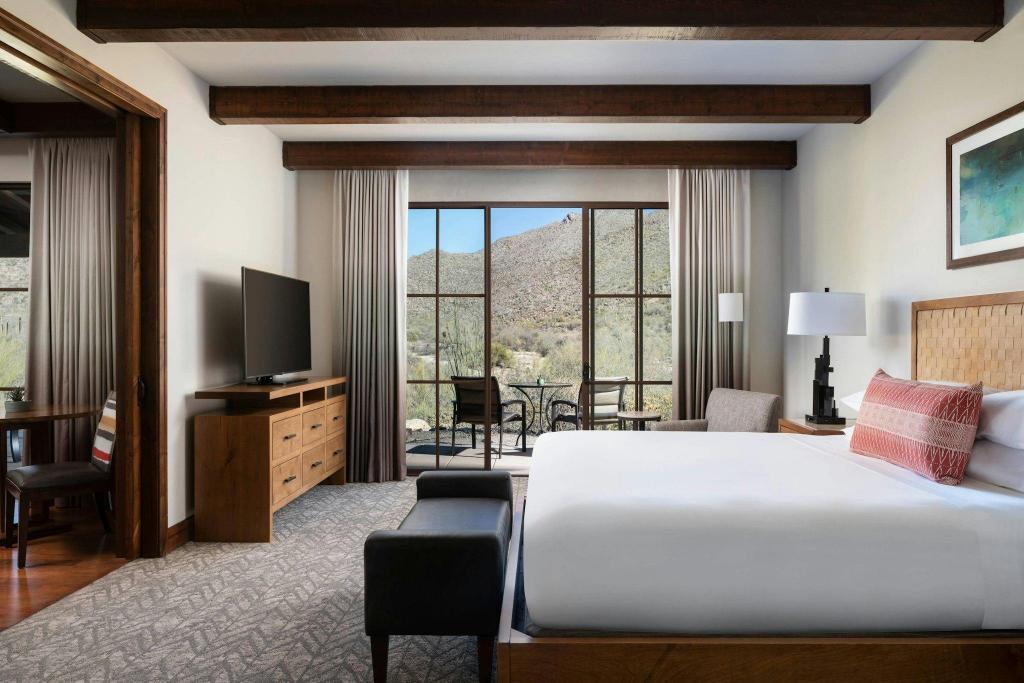 1 Bedroom, Casita, Fireside, Suite, King Bed, Mountain View, Sofa