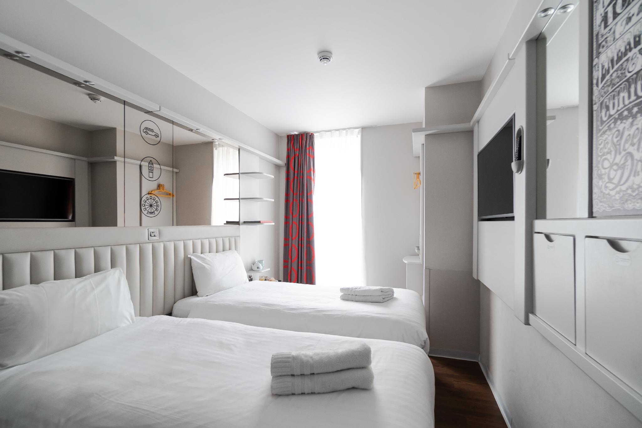 Classic, 2 Double Beds