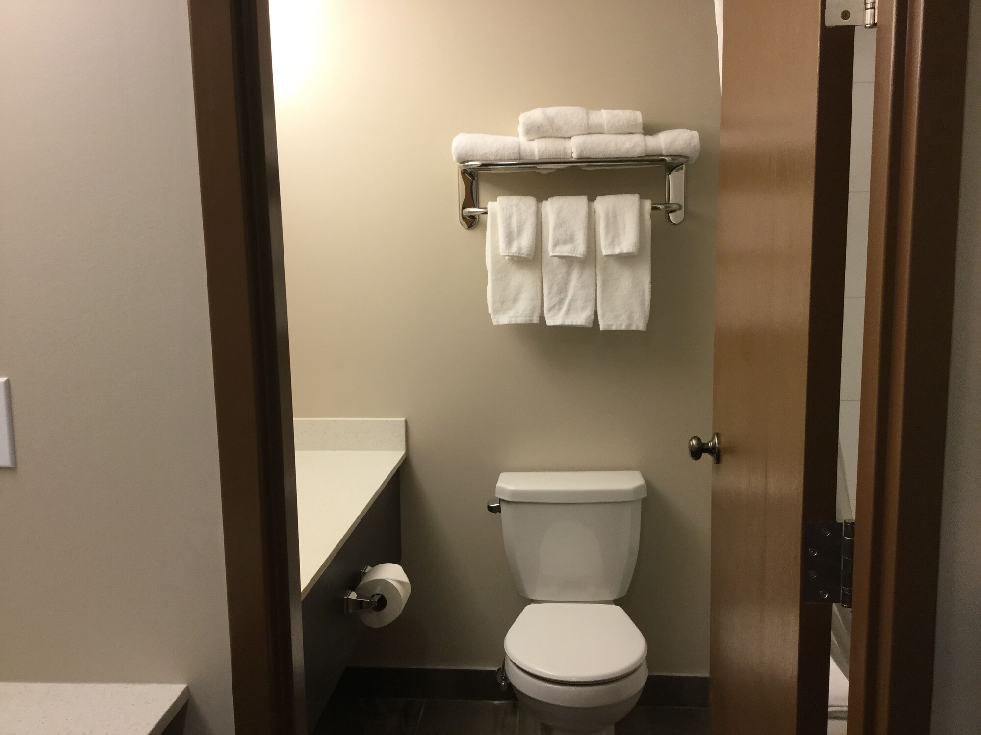 Room, King Bed, Accessible, Super 8 By Wyndham Spruce Grove 4/5