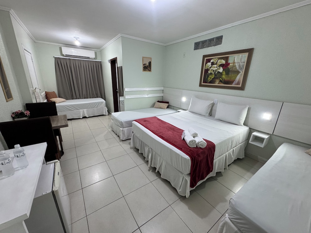 ROOM, QUADRUPLE