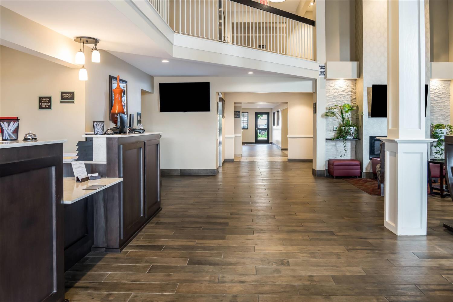Country Inn & Suites by Radisson, Grandville-Grand Rapids West, MI 13/19