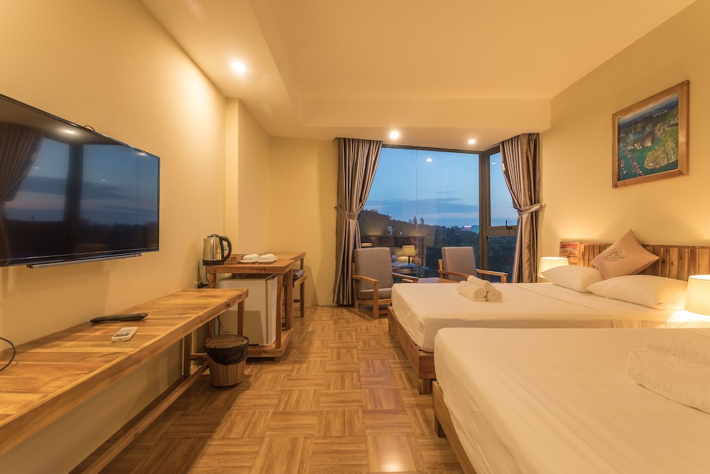 Golden Daisy Hotel 33/68