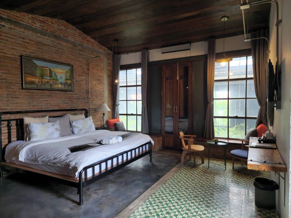 LOFT, SUPERIOR