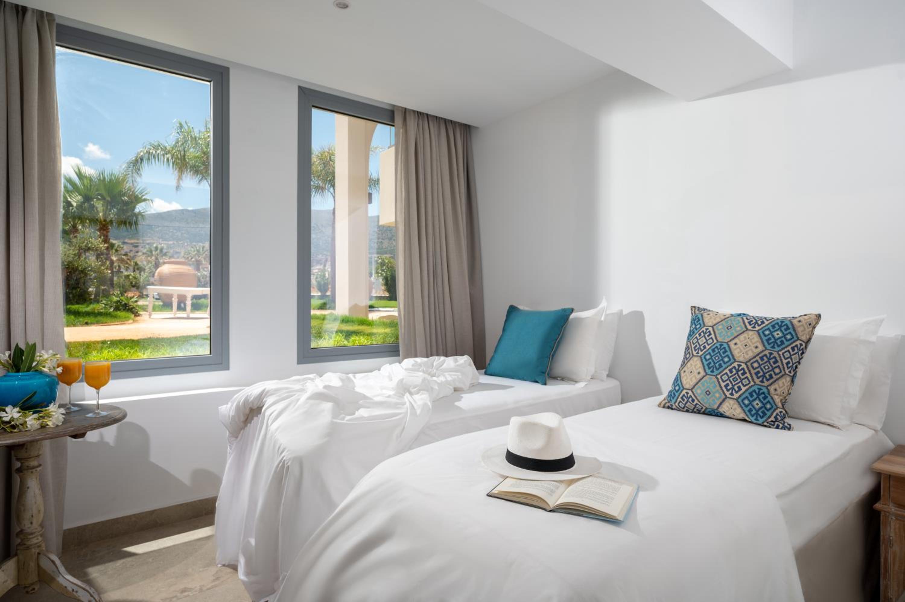 Superior, Suite, Lateral Side Sea View, Balcony