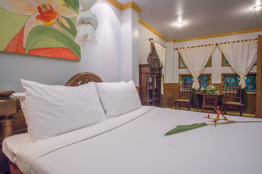 DELUXE, DOUBLE OR TWIN BED