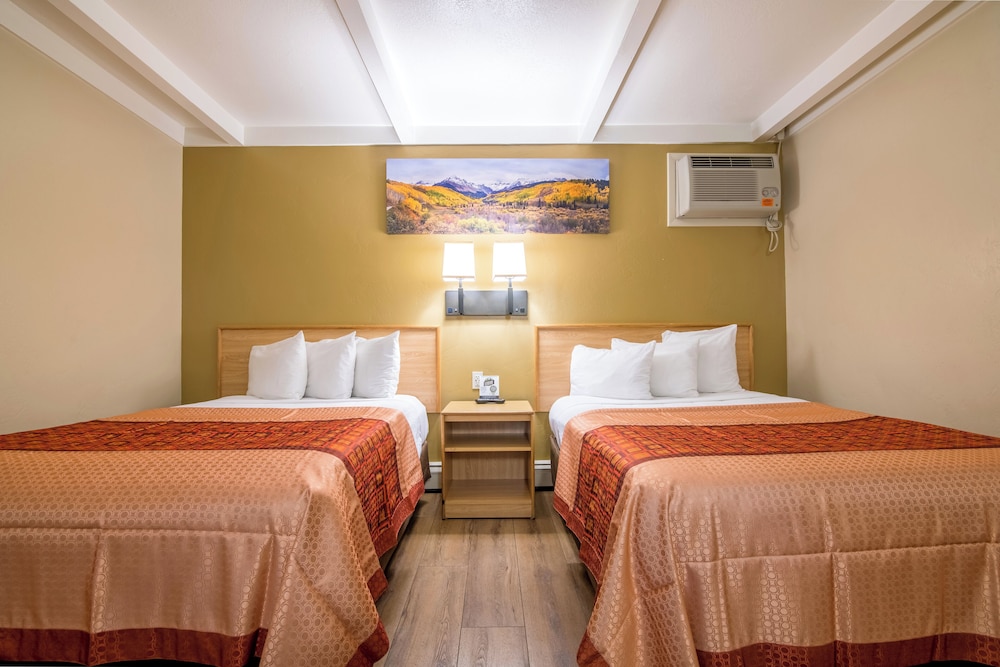 Glenwood Springs Cedar Lodge 5/48