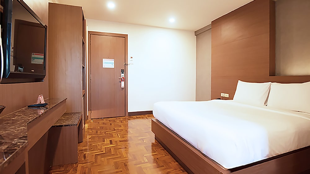 B2 Chang Phueak Gate Premier Hotel 8/31