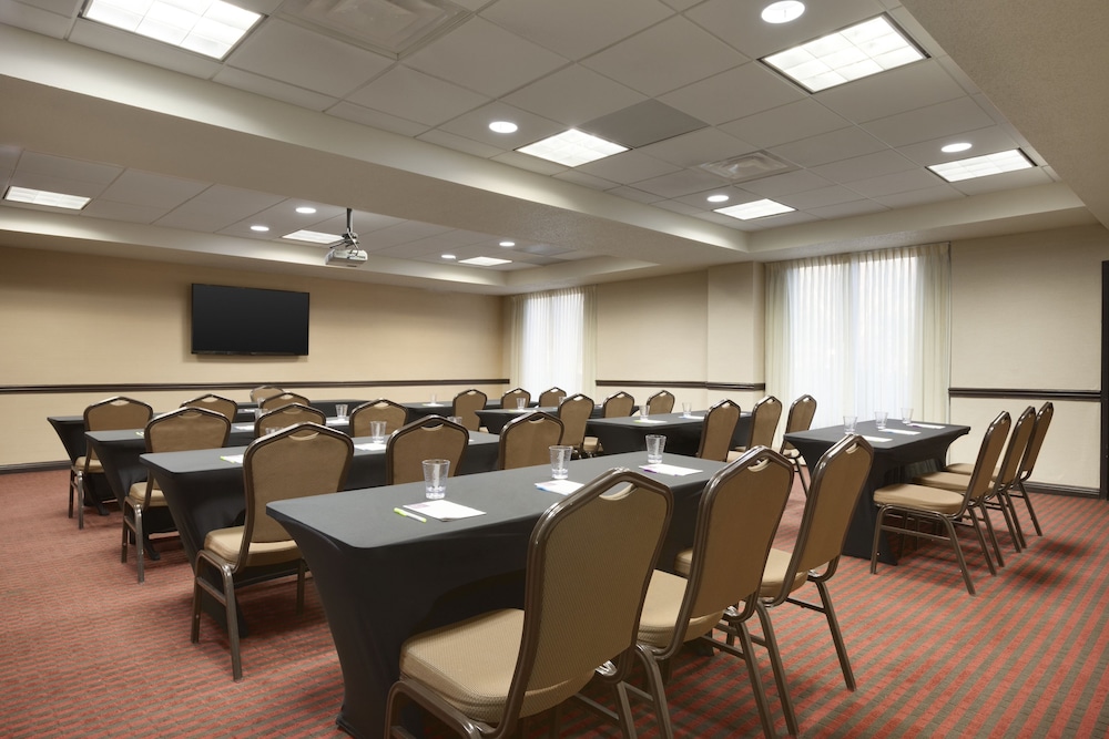 Hyatt Place Nashville Airport 56/62