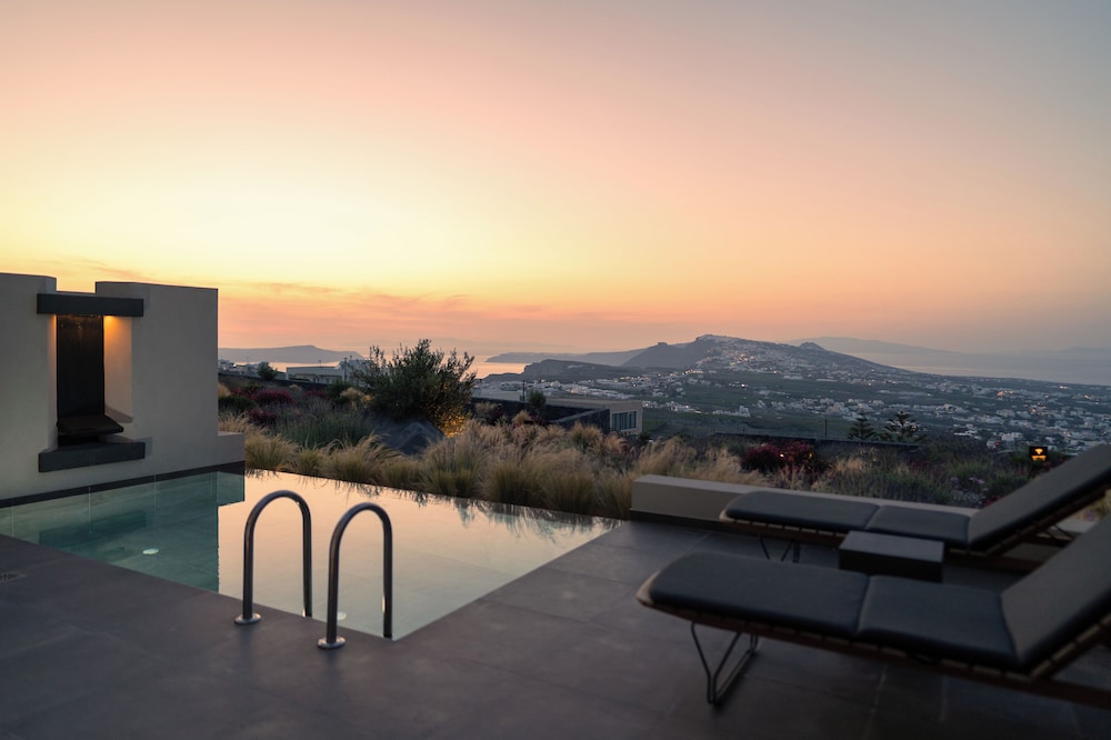 Apikia Santorini Suites - Adults Only 77/85