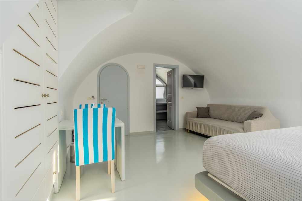 Central Fira Hotel 42/62