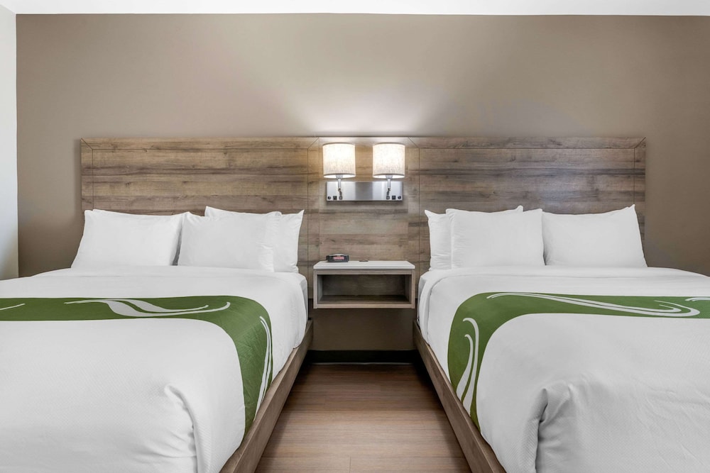 Amsterdam Inn & Suites, an Ascend Collection Hotel 7/28